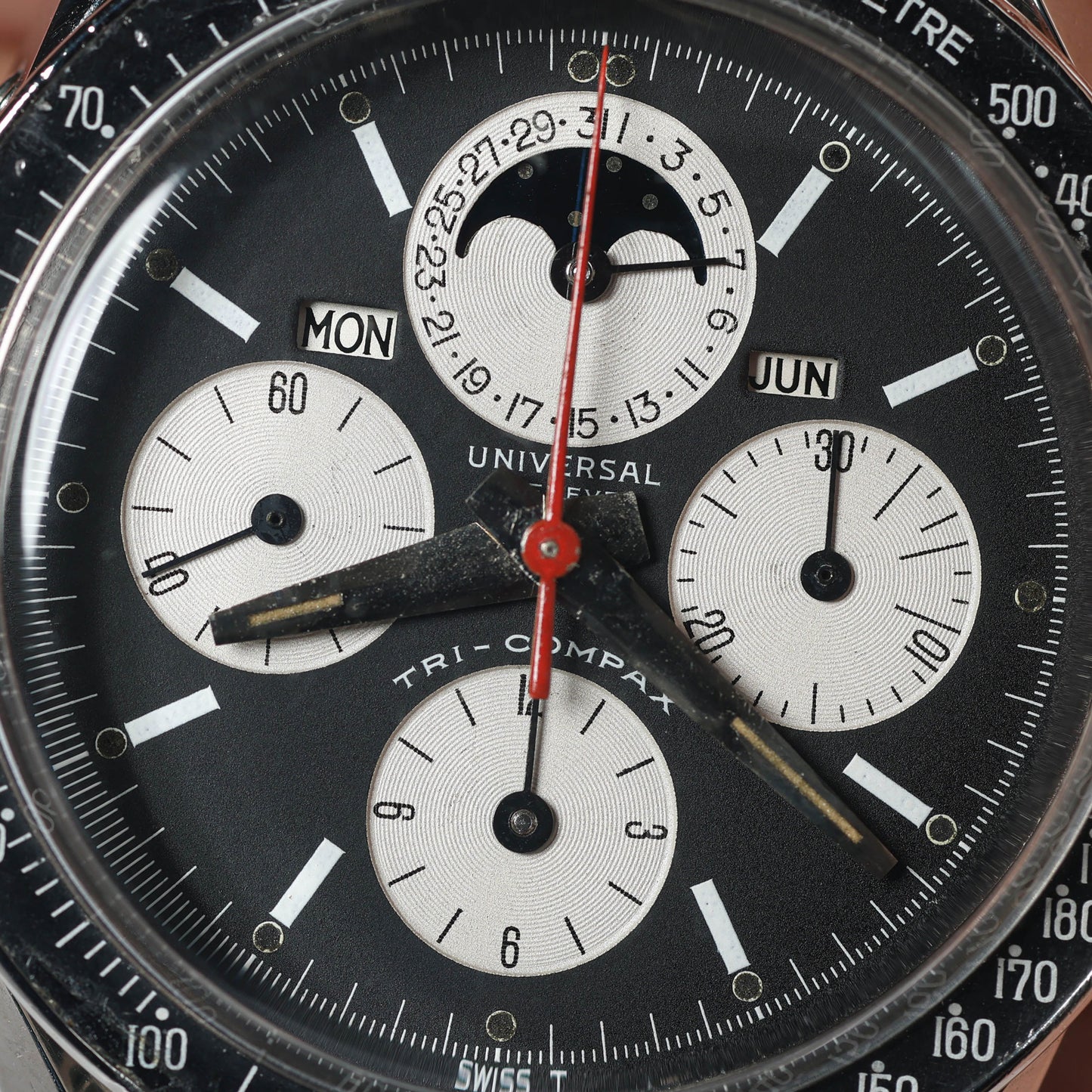 Preowned vintage Universal Genève Tri Compax 881101/02 'Evil Clapton' 37mm 1967 | Crown Vintage Watches
