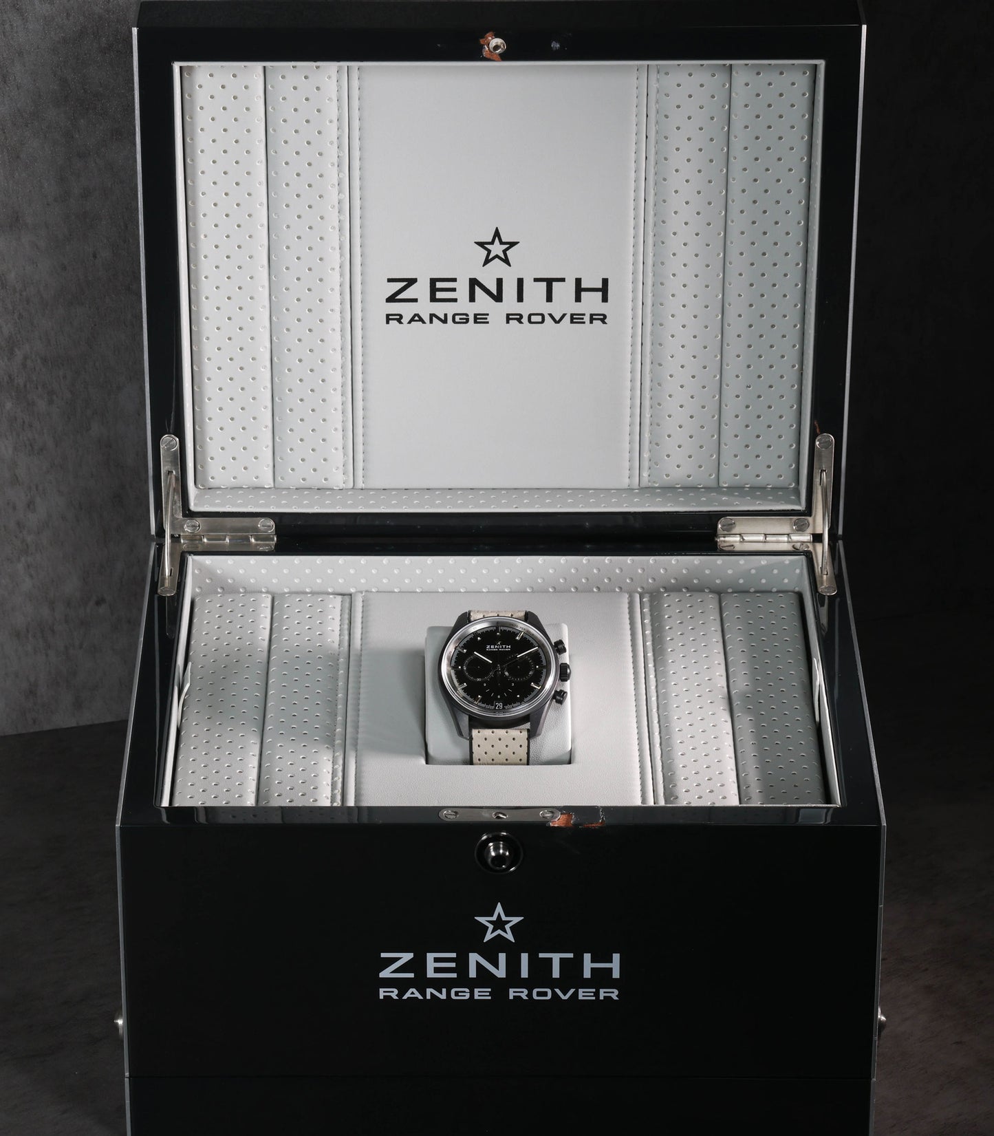 Pre-owned vintage Zenith El-Primero Range Rover 42MM Chronomaster 24.2040.400/27.R797 | Crown Vintage Watches