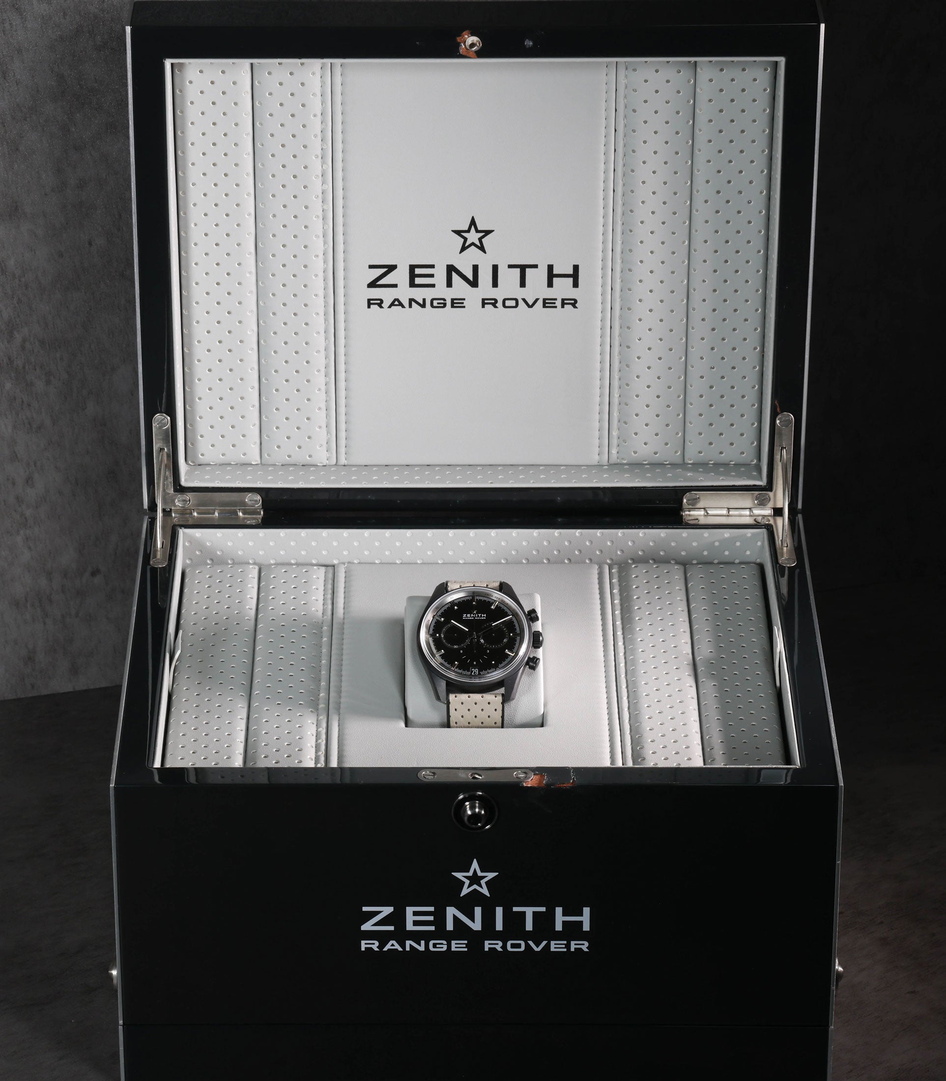 Pre-owned vintage Zenith El-Primero Range Rover 42MM Chronomaster 24.2040.400/27.R797 | Crown Vintage Watches