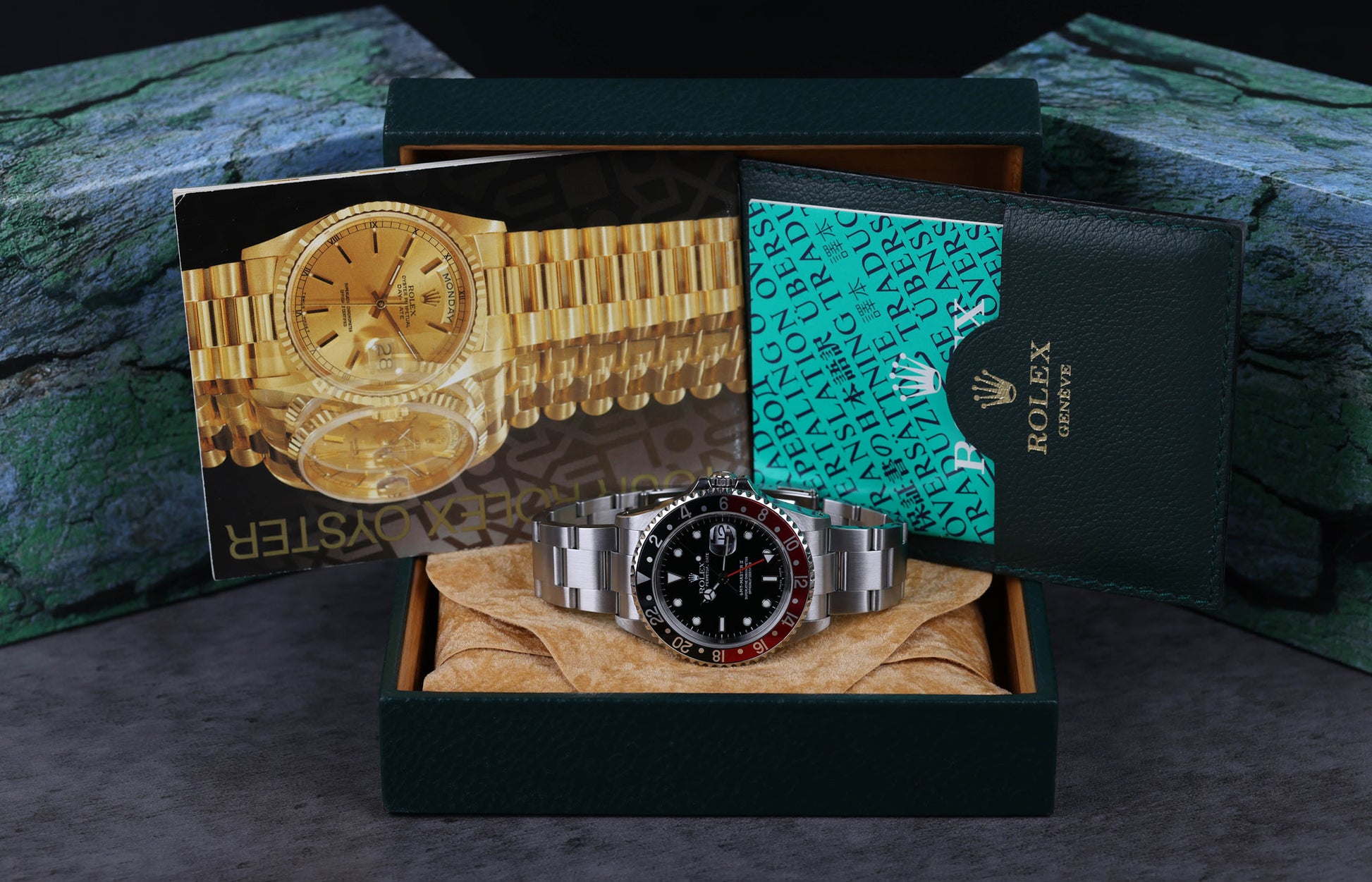 Rolex GMT Master II Coke 40MM 16710 2000 | Crown Vintage Watches